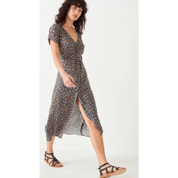 Sessun Dresses & Skirts - Sessun Upala Yaquiz Floral Midi Dress